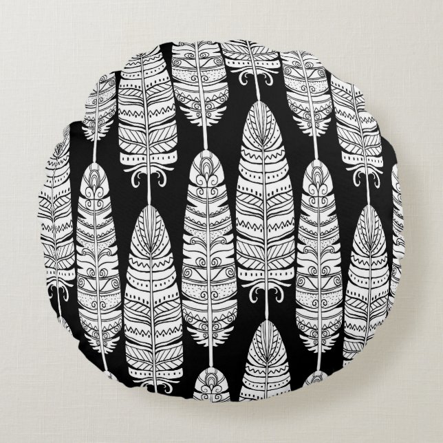 Feathers boho: zwart-wit patroon rond kussen (Voorkant)