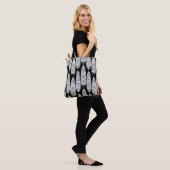 Feathers boho: zwart-wit patroon tote bag (Op model)