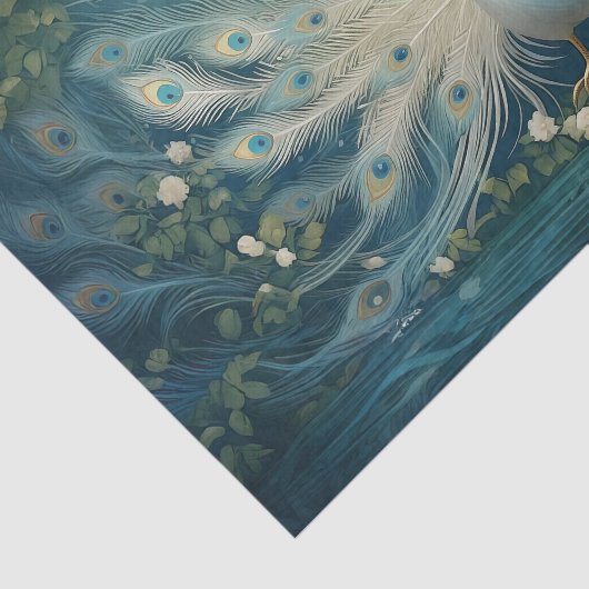 Feathery Peacock Promenade, Elegante witte Peacock Tissuepapier (Detail)
