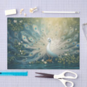 Feathery Peacock Promenade, Elegante witte Peacock Tissuepapier (Craft)