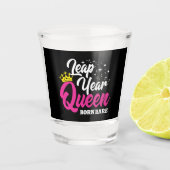 feb 29 schrikkeljaar koningin schrikkeldag verjaar shot glas (Voorkant)