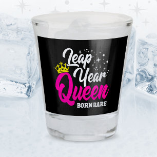 feb 29 schrikkeljaar koningin schrikkeldag verjaar shot glas