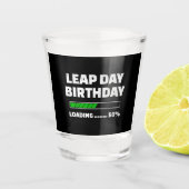 Feb 29th Leap Jaar Verjaardag 50% Loading Leap Day Shot Glas (Voorkant)