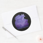 Februari Amethist – Mystical Fox & Crystal Ronde Sticker (Envelop)