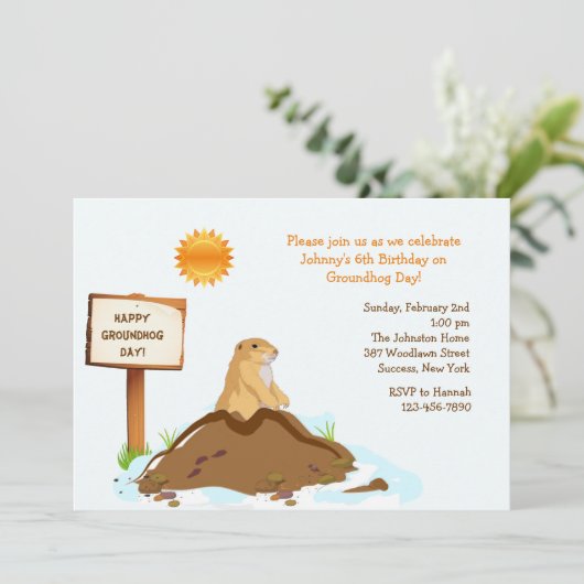 Februari Groundhog Dag Birthday Uitnodiging (Staand voorkant)
