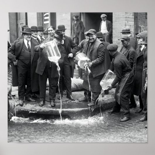 FEDS DUMP VERBODEN LIQUOR IN NEW YORK POSTER (Voorkant)