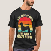 Feel Safe at Night Sleep With a Basset Hound T-shirt (Voorkant)