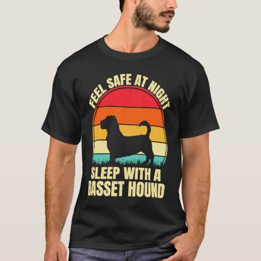 Feel Safe at Night Sleep With a Basset Hound T-shirt (Voorkant)