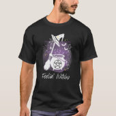 Feelin witchy graphic witchcraft cauldron broom sp t-shirt (Voorkant)