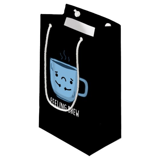 Feeling Brew Funny Sad Coffee Pun Dark BG Klein Cadeauzakje (Voorkant Gekanteld)