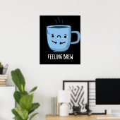 Feeling Brew Funny Sad Coffee Pun Dark BG Poster (Thuiskantoor)