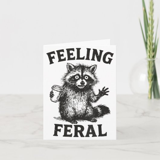 Feeling Feral Raccoon Drink Coffee Funny Trash Pan Kaart (Voorkant)
