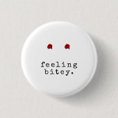 FEELLIE BITEY Funny Vampire Bite Ronde Button 3,2 Cm (Voorkant)