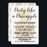 Feest als een ananas 21e verjaardag uitnodiging<br><div class="desc">Feest als een ananas tropische bestemming 21e verjaardag uitnodiging. Dit is een perfecte Twenty One verjaardagsuitnodiging voor een ananas thema verjaardagsfeestje. De ananas is faux gouden folie en witte achtergrond met handgeschreven tekst script gelaagd op de top. De tekst kan worden aangepast met uw informatie. Neem contact op met de...</div>