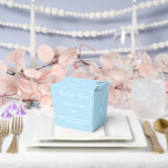 Feest Favor Doos Bedankdoosjes<br><div class="desc">Deze feestgunstendoos is weergegeven in een elegante lichtblauwe kleur.
Pas dit item aan en wijzig de voorbeeldtekst in die van u.
Tip: Voeg gewoon uw lekkere traktaties toe en voeg wat feestelijke lint toe.</div>