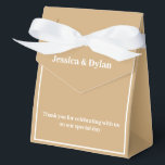 Feest Favor Doos Bedankdoosjes<br><div class="desc">Deze feestgunstendoos wordt getoond in een elegante tak- en witte kleur.
Pas dit item aan en wijzig de voorbeeldtekst in die van jou.
Tip: Voeg gewoon je lekkere traktaties toe en wat feestelijke linten.</div>