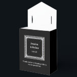 Feest Favoriet Doos Bedankdoosjes<br><div class="desc">Deze feest favoriet doos is getoond in een elegante zwart en wit kleur met een diamant glans accent in het midden.
Pas dit item aan en wijzig de tekst in uw eigen tekst met dit sjabloon.
Tip: Voeg uw traktaties toe en voeg een feestelijk lint toe.</div>