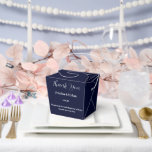 Feest Favoriet Doos Bedankdoosjes<br><div class="desc">Deze feest favoriet doos is te zien in een elegante marine kleur.
Pas dit item aan en wijzig de voorbeeldtekst in jouw tekst.
Tip: Voeg lekkere traktaties toe en een feestelijk lint.</div>