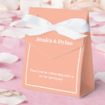 Feest Favoriet Doos Bedankdoosjes<br><div class="desc">Deze feestelijkheidsfavorietendoos is weergegeven in een elegante perzik- en witte kleur.</div>