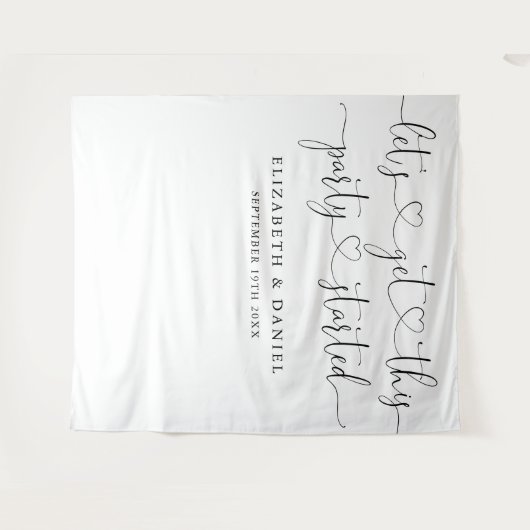 Feest is begonnen Hart Script Huwelijksfoto Achter Wandkleed (Voorkant (horizontaal))