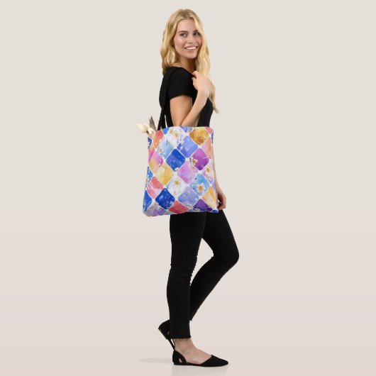 Feest van kleuren in een bloementuin tote bag (Op model)