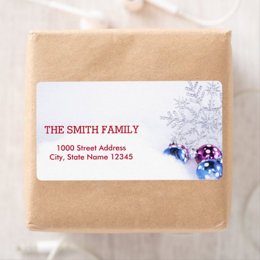 feestdag met witte sneeuw voor kerstmis etiket (Insitu)