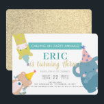 Feestdieren olifant Glitter Boy Kaart<br><div class="desc">Deze schattige uitnodiging die alle feestdieren noemt, kenmerkt partijdieren met petten die een giraffe, een olifant en een tijger zijn op een witte achtergrond die geaccentueerd is met een lichte blauwgroen / turquoise blauwe kleur. Aan de achterzijde is een faux glitter Gold background afgebeeld. Pas het aan uw behoeften aan....</div>