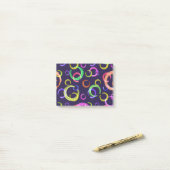 Feestelijk, chaotisch, kleurrijk, confetti, stippe post-it® notes (Op bureau)