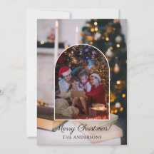 Feestelijk ingerichte kerstboom met geschenkdozen