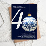 Feestelijk Kerstmis Bauble 40e Verjaardagsfeest Kaart<br><div class="desc">Het vieren van een 40e verjaardag tijdens de feestelijke feestdagen. Dit ontwerp van de Kerstmiskoebel is de perfecte mijlpaaluitnodiging voor u om naar vrienden en familie te sturen. Alle tekst kan worden aangepast.</div>