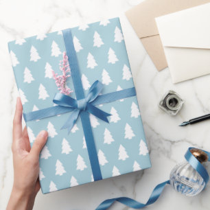 Feestelijk lichtblauw wit kerstboompatroon cadeaupapier