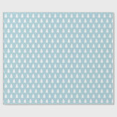 Feestelijk lichtblauw wit kerstboompatroon cadeaupapier (Vlak)