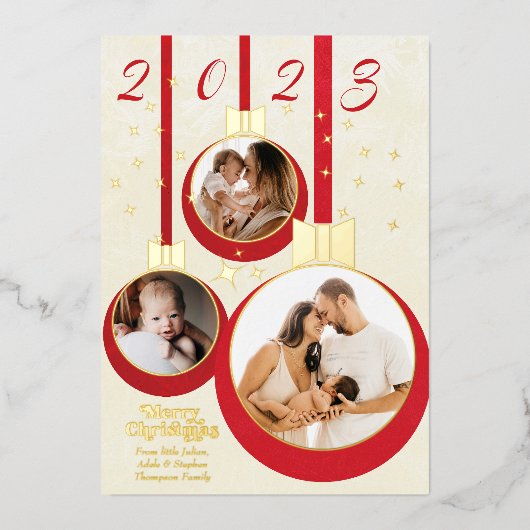 Feestelijk rood Onze eerste Kerstmis 3 fotocollage Folie Feestdagenkaart (Voorkant)