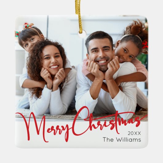 Feestelijk rood script Vrolijk Kerstfeest Keramisch Ornament (Voorkant)