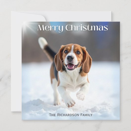 Feestelijke Beagle hond in de winter sneeuw Kerstm Feestdagenkaart (Voorkant)