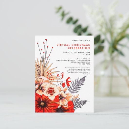 Feestelijke bloemblaadjes bessen rode crème kerst uitnodiging briefkaart (Staand voorkant)