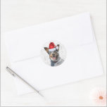 Feestelijke Blue Heeler Dog Wof Word Art Christmas Ronde Sticker<br><div class="desc">Perfect voor cadeauverpakking,  kaartverzending en rond feestelijke vakantie stickers voor het hondenliefhebber van Cattle Dogs,  Blue Heeler of Queensland,  deze grappige kersthond draagt een kerstmuts.</div>