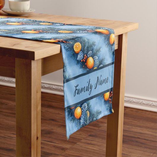 Feestelijke Blue Sinaasappels en Pine Garlands Korte Tafelloper (Voorbeeld)