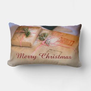 Feestelijke cadeaus als kerstmotief kussen