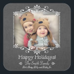 Feestelijke Chalkboard stijl aangepaste foto Vierkante Sticker<br><div class="desc">Volledig aanpasbare foto-sticker met kralen en wervelig wit lijst met optionele slagschaduw overlay op zwarte krijtbordachtergrond met feestelijke feestdagen en decoratief ornament met één regel aanpasbare tekst.</div>
