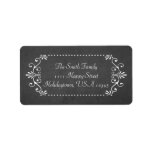 Feestelijke Chalkboard stijl Swirly Border Etiket<br><div class="desc">ontwerp met kralen en wervelig wit lijst op zwarte krijtbordachtergrond.</div>