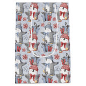 Feestelijke dansende pinguïns in de winter medium cadeauzakje (Achterkant)