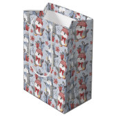 Feestelijke dansende pinguïns in de winter medium cadeauzakje (Achterkant Gekanteld)