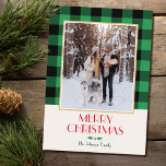 Feestelijke Familie Aangepaste Foto Groene Kerstmi Kaart<br><div class="desc">Een traditionele kerstkaart sjabloon, klaar voor u om te personaliseren met uw eigen tekst en foto. Dit feestelijke ontwerp heeft een gecontroleerd Buffalo Plaid-patroon rond je foto en een Scottie Dog-illustratie aan de binnenkant. Dit is een bewerkbare sjabloon, zodat u alle tekst kunt aanpassen en uniek kunt maken. Kleuren: groen,...</div>