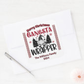 Feestelijke gangsta wrapper met kerstelementen vierkante sticker (Envelop)