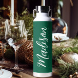 Feestelijke Groene Kerst Wit Handgeschreven Naam Waterfles<br><div class="desc">Een prachtige jager groen water fles met wit monogram voor een meisje of man die houdt van eenvoudige,  handgeschreven geschenken voor Kerstmis. Mooi cursief schrift aan de zijkant van je flesje dat jouw naam uitspreekt.</div>