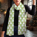 Feestelijke Groene Sneeuwman Patroon Wintervakanti Sjaal<br><div class="desc">Omarm de vakantiegeest met deze charmante groene wintersjaal met een schattig sneeuwmanpatroon. Perfect voor het toevoegen van een speelse maar feestelijke touch aan uw seizoensgebonden garderobe, dit ontwerp toont vrolijke sneeuwpoppen tegen een levendige groene achtergrond. Of je nu verkleed bent voor een feestelijke bijeenkomst of het cadeau doet aan een...</div>