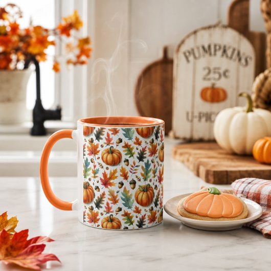 Feestelijke herfstpompoenen en bladeren op wit mok