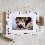 Feestelijke Holly Patroon Vrolijk Kerstfeest Foto Folie Feestdagen Briefkaart<br><div class="desc">vrolijk kerstfeest! Stuur uw hartelijke groeten aan familie en vrienden met dit aanpasbare kerst briefkaart. Het heeft een waterverf holly patroon. Personaliseer deze gouden folie kerstkaart door uw gegevens toe te voegen. Deze botanische kerstkaart is verkrijgbaar in andere kleuren en karton.</div>