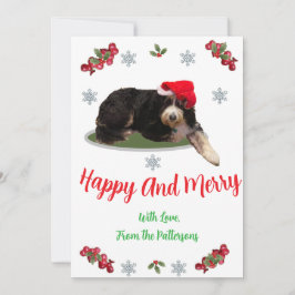Feestelijke hond met een Kerstmanhoed Plat Kerstka Feestdagenkaart